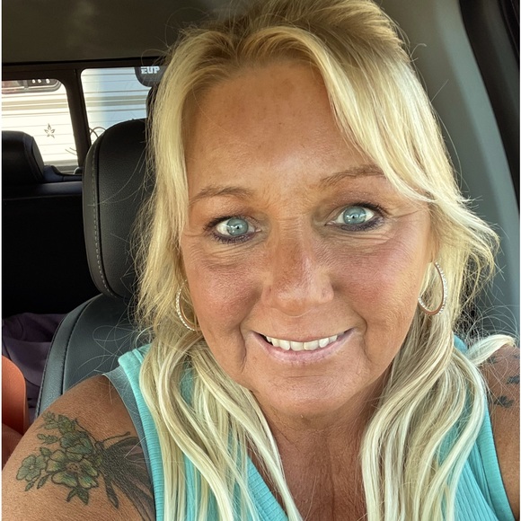 Meet your Posher, Jennifer - Picture 1 of 3